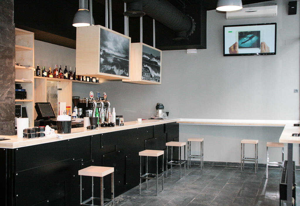 Alberg & Sports Cafe